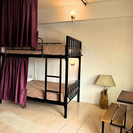The Cabin Backpackers Hostel & Bar Chiang Mai Buitenkant foto