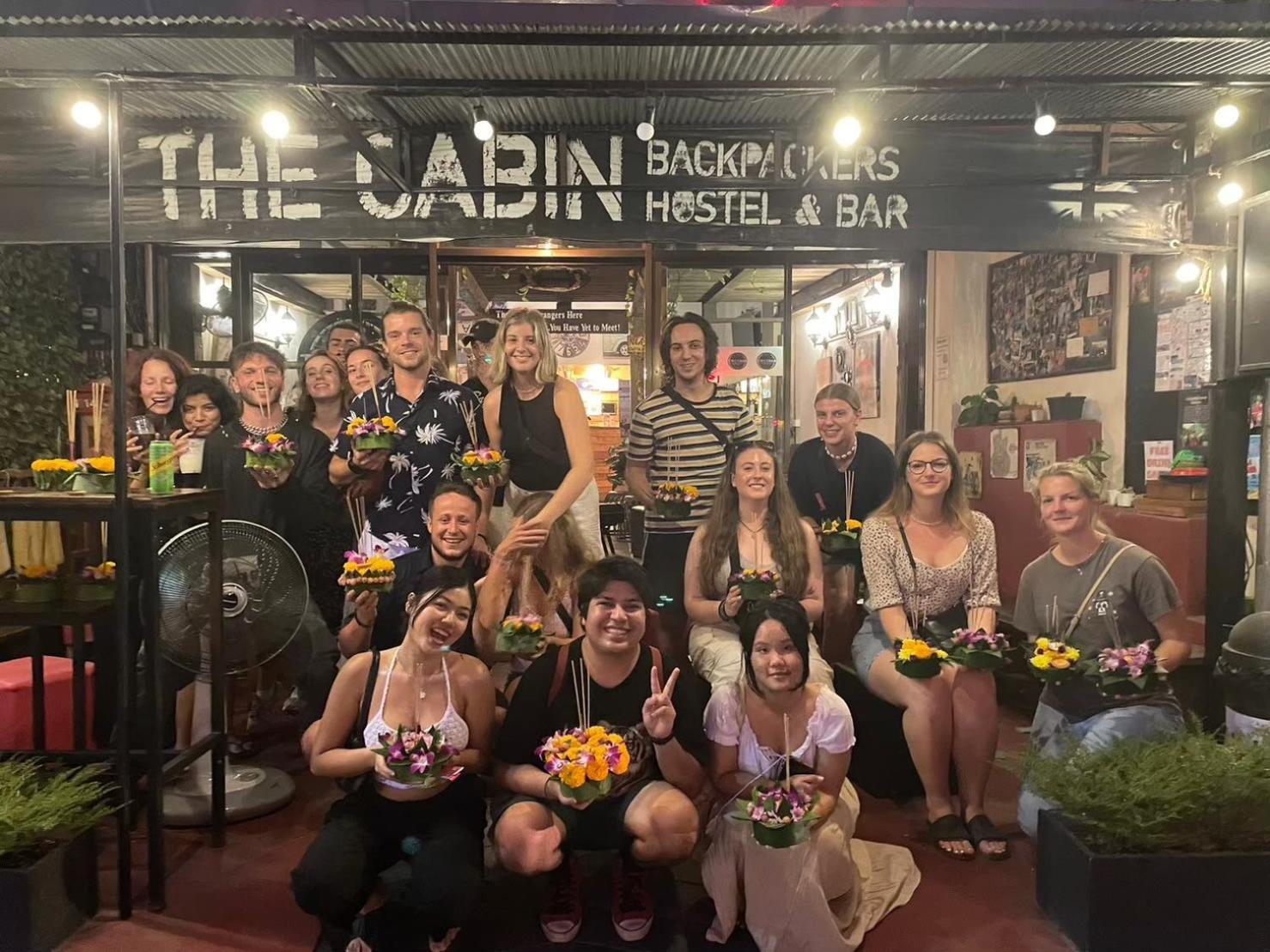 The Cabin Backpackers Hostel & Bar Chiang Mai Buitenkant foto