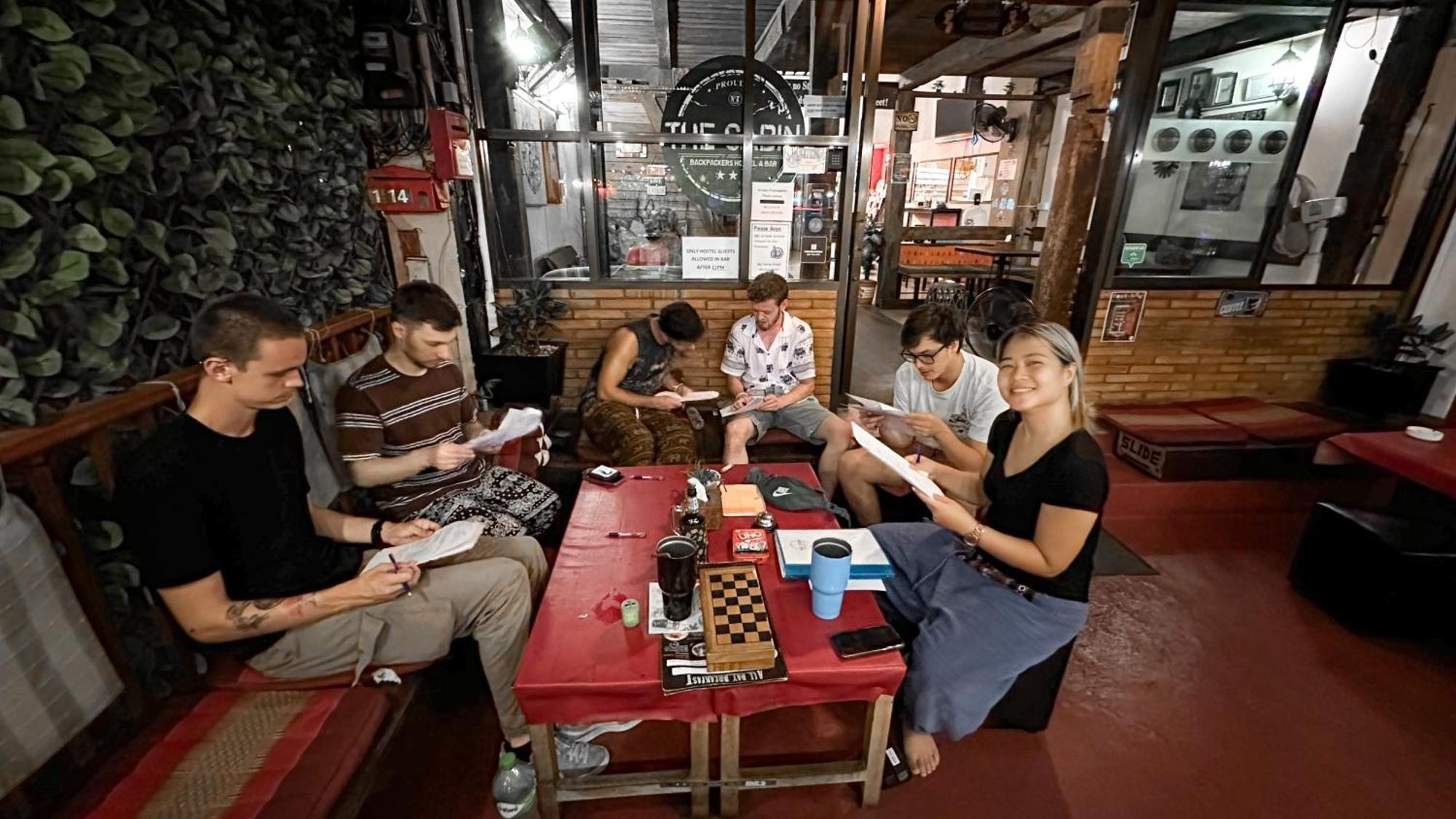 The Cabin Backpackers Hostel & Bar Chiang Mai Buitenkant foto