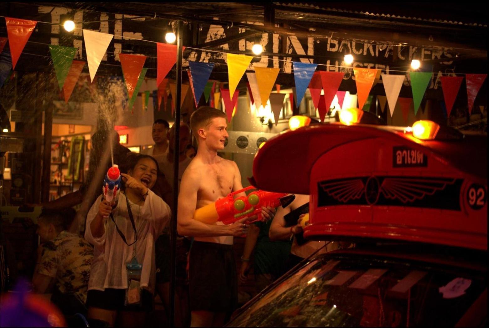 The Cabin Backpackers Hostel & Bar Chiang Mai Buitenkant foto